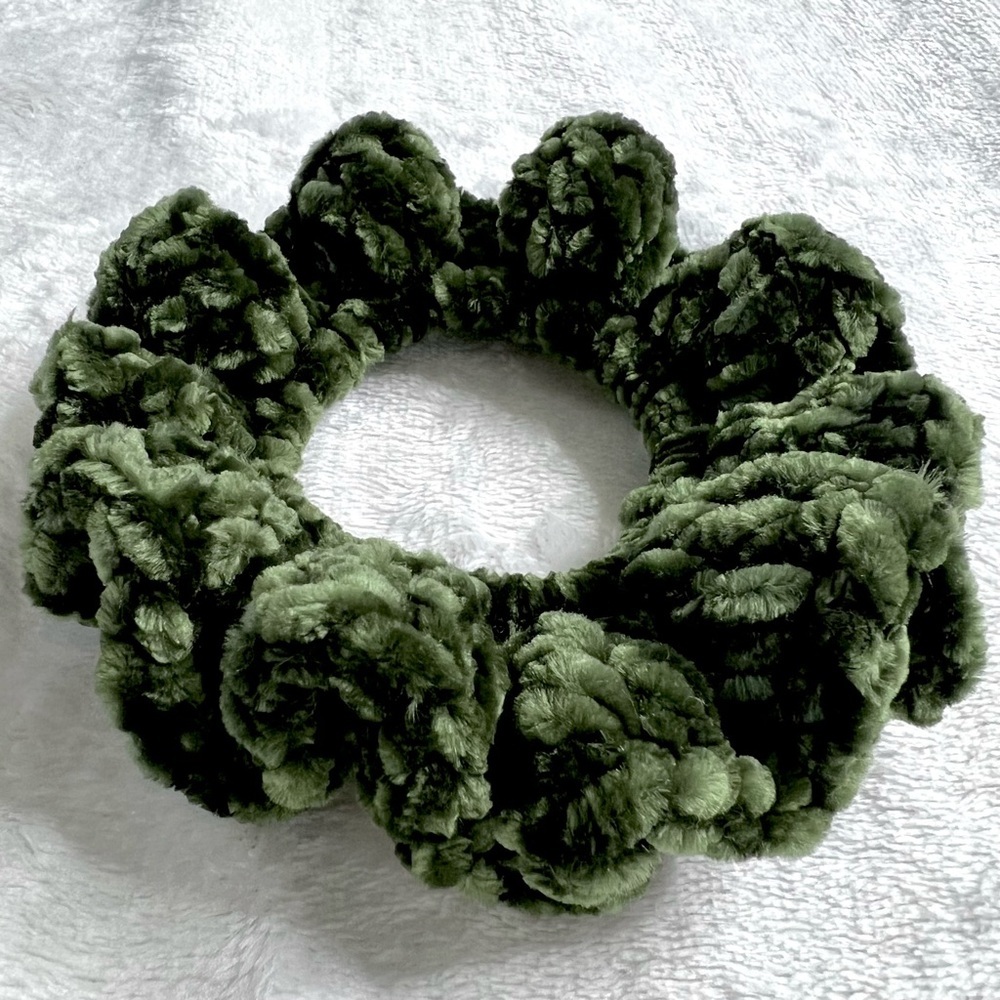 Handmade Crochet VELVET Hunter Green Large Hair Scrunchie PinkRainCloud - Picture 6 of 9